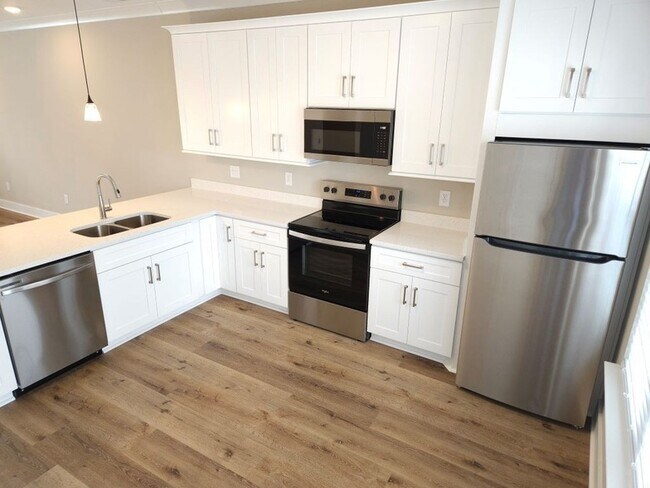 Foto del edificio - 719 Crestland Ave