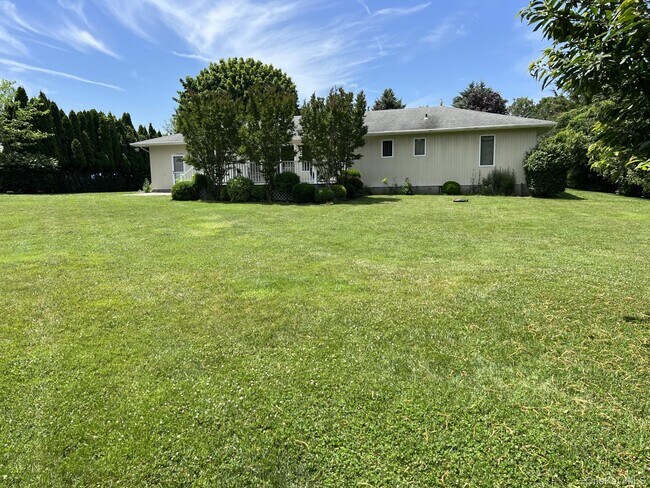 Foto del edificio - 215 Leon Rd