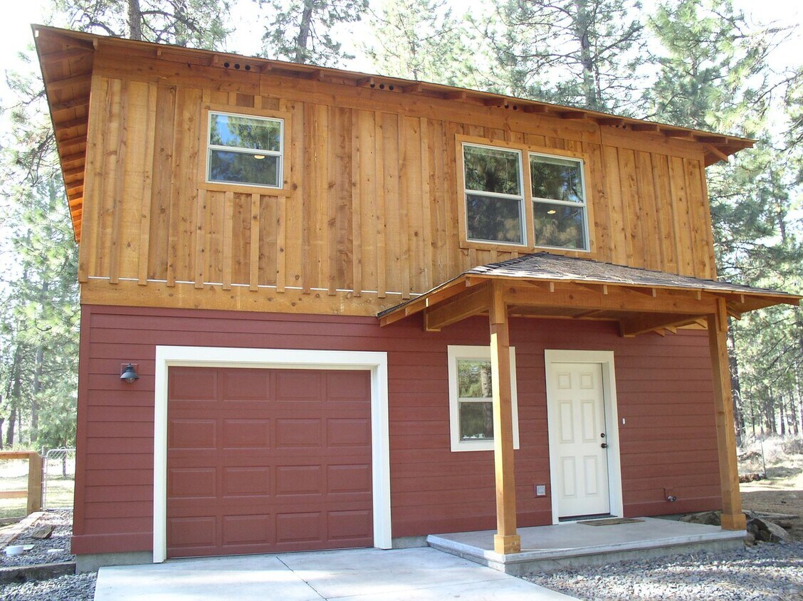 Foto principal - Peaceful 2-Bed Home on a Spacious 1-Acre Lot
