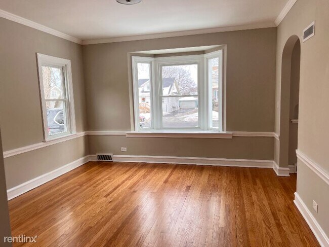 Building Photo - 2 br, 1.5 bath House - 216 S Michigan Ave