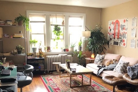 furnished living area - 2720 Shady Ave
