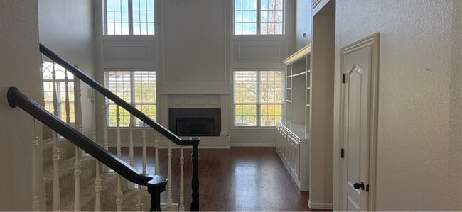 Building Photo - 1216 NE Buckingham Blvd