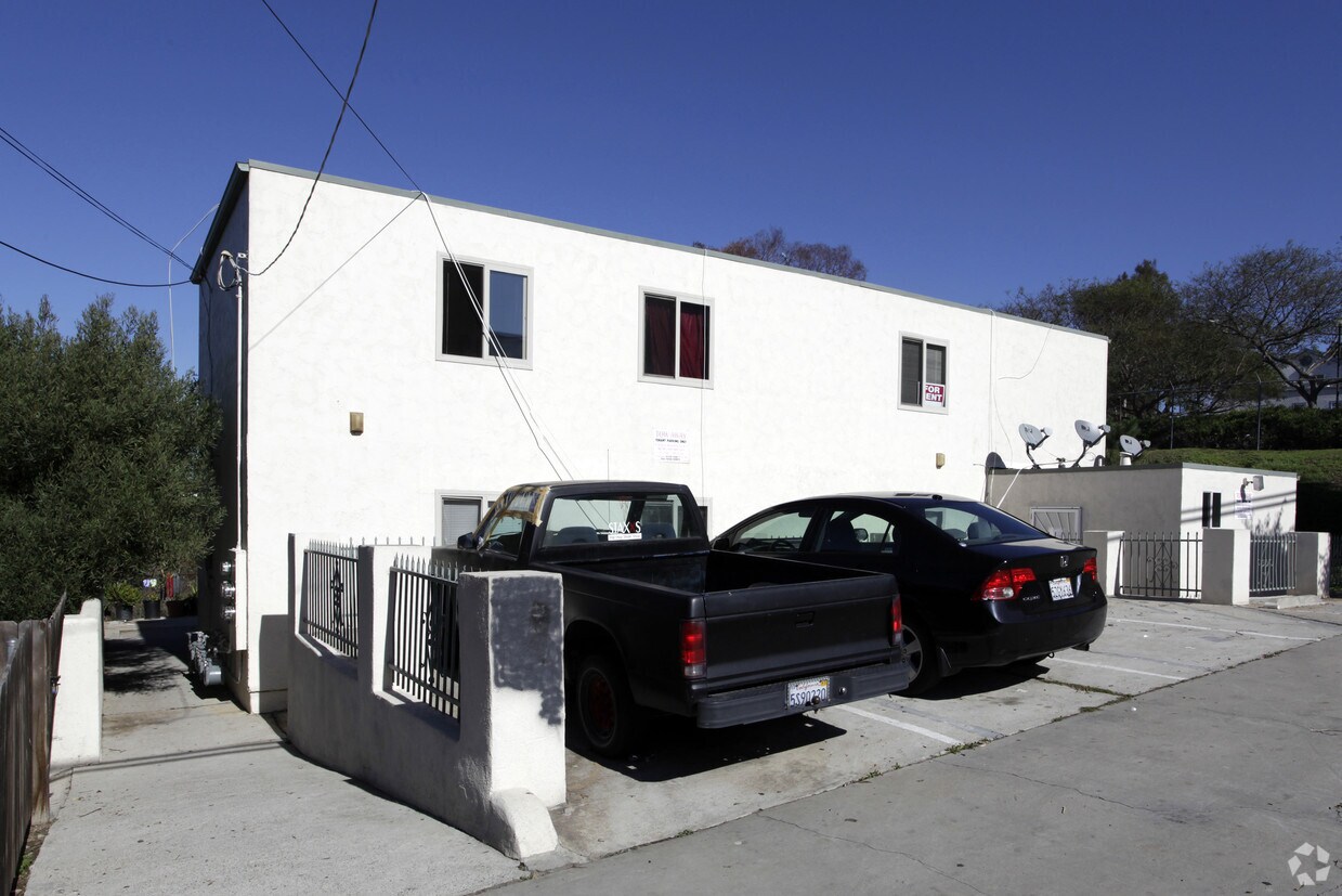 Primary Photo - 6736-6740 Kelly St