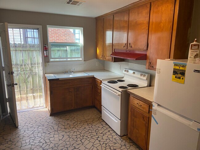 Foto del edificio - 2148 E 5th St