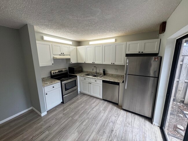 Foto del edificio - 1544 Forest Lakes Cir