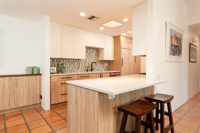 Foto del edificio - 481 N Calle Rolph