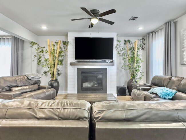Building Photo - 495 Spring Hollow Dr