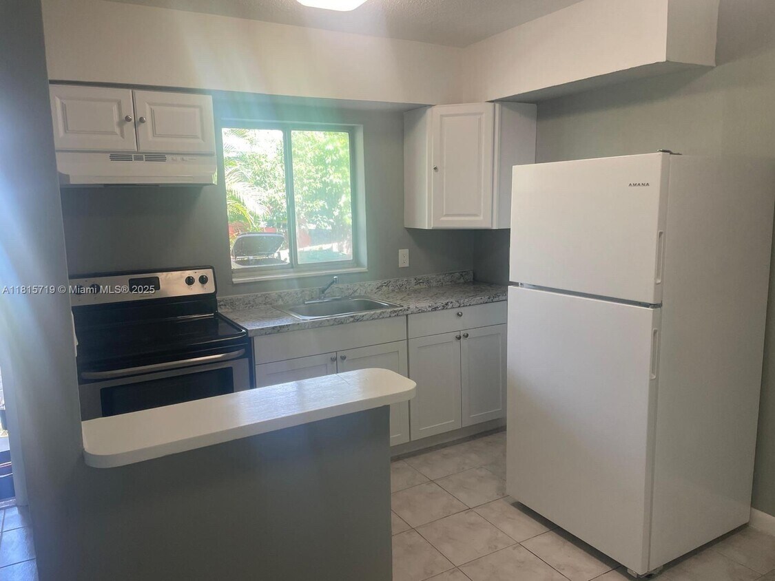 Primary Photo - 7380 NW 38th St