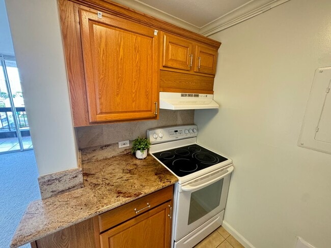 Building Photo - 1 BD/1 BA Condo In Honolulu!