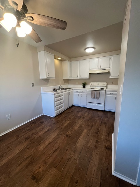 kitchen - 9822 Acacia Ave