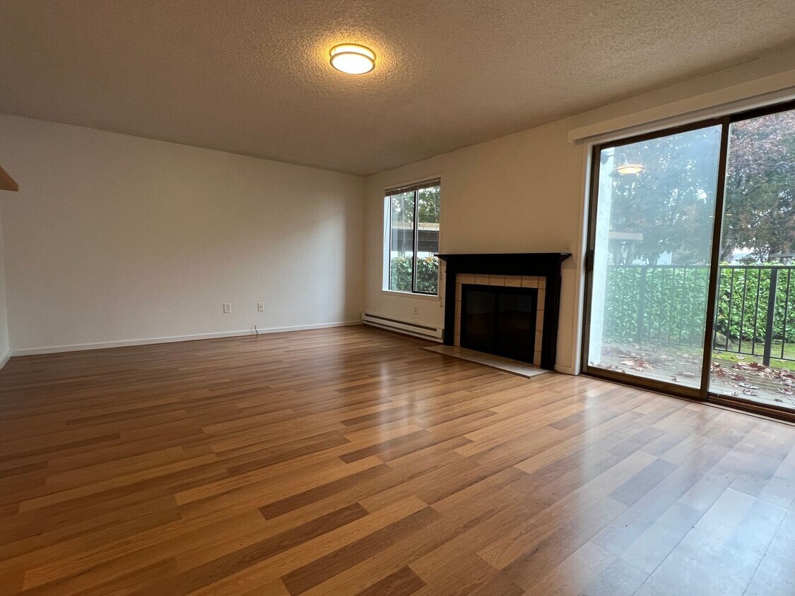 Primary Photo - Townhouse Style 2BD/1.5BA w/ Parking, Balc...