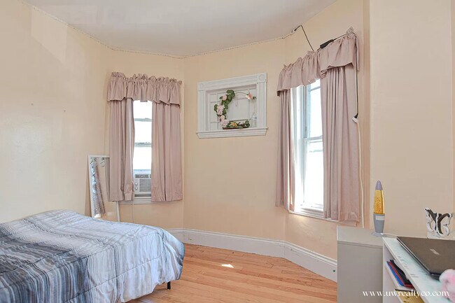 Building Photo - 45 Mozart St