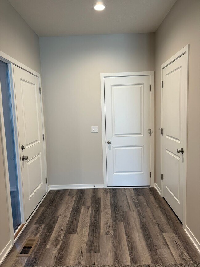 Foto del edificio - 2 bedroom/2.5 bathroom ranch townhome