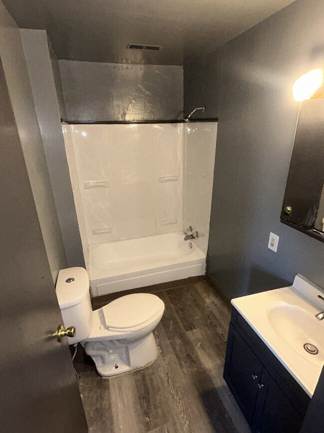 Foto del edificio - 3504 Blackstone Ave