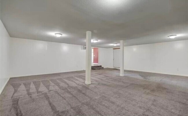 Building Photo - Lincoln Ave