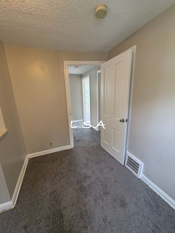 Foto del edificio - 18605 Maple Heights Blvd