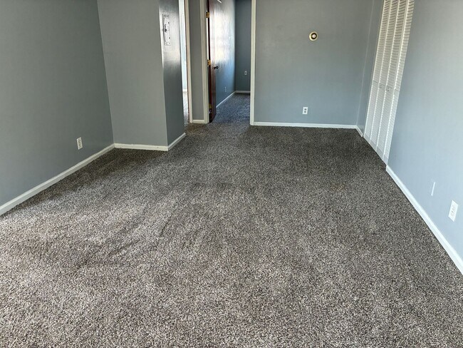 Foto del edificio - 4405 Landside Dr