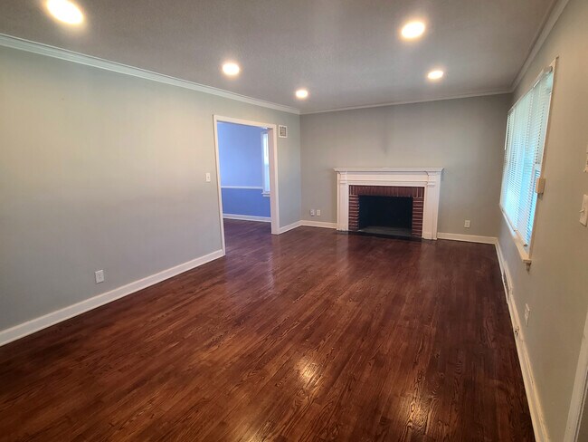 Building Photo - 5830 Paseo Blvd