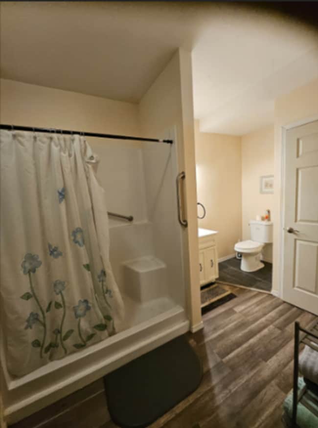 Building Photo - 1 BR 1 BA Condo with easy access