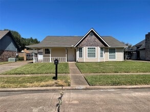 Building Photo - 302 Yorkshire Ct