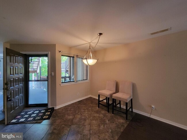 Building Photo - 1302 Augusta Cir