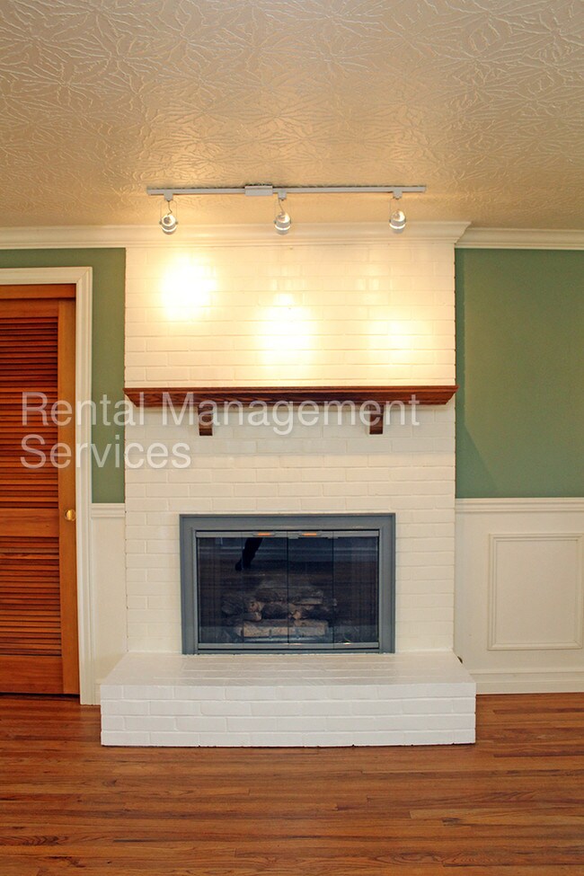 Building Photo - 12876 SE Oatfield Rd
