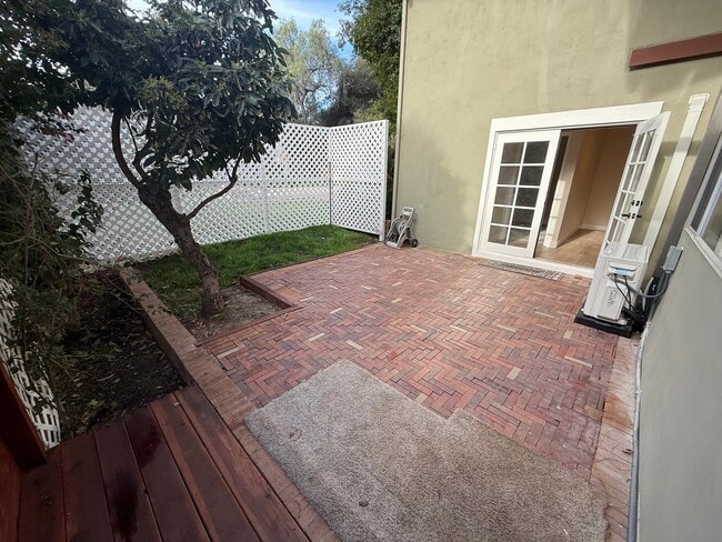 Building Photo - 2741 Royal Crest Dr