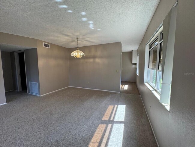 Building Photo - 2402 Ecuadorian Way