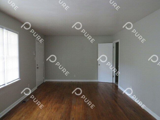 Building Photo - 2217 Linde St NW