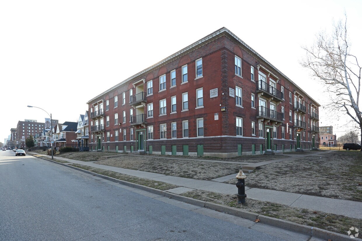 Primary Photo - 785 N Euclid Ave