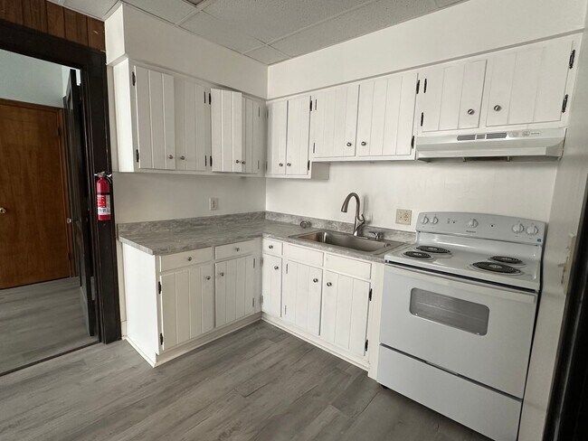 Building Photo - 2 N Huron St