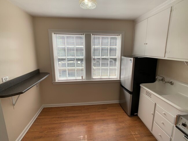 Building Photo - 2823 Thornhill Rd