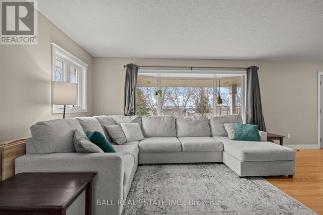 Building Photo - 925 Ward St