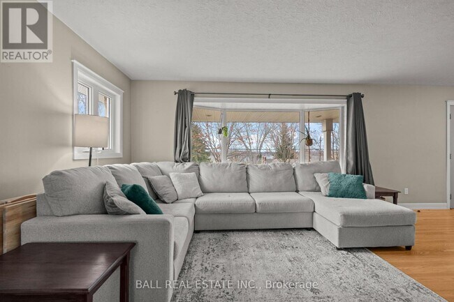 Photo du bâtiment - 925 Ward St