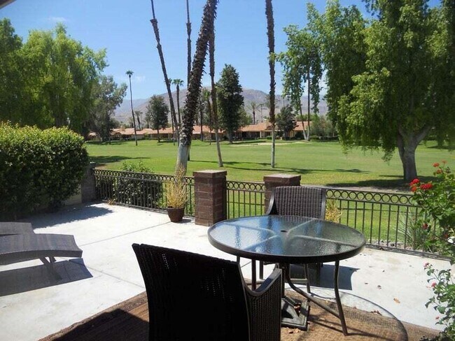 Foto del edificio - 231 Santa Barbara Cir