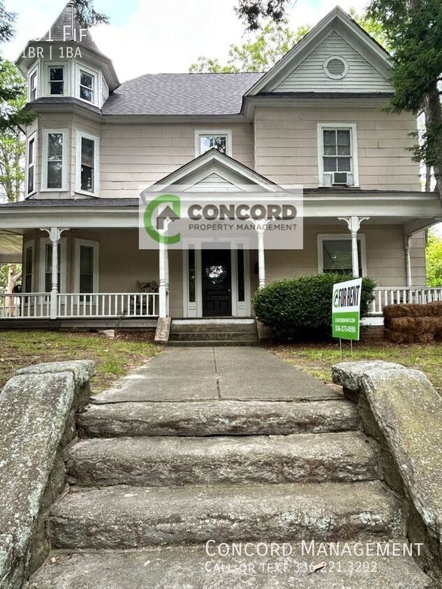 601 5th Ave Unit 4, Greensboro, NC 27405 Room for Rent in Greensboro