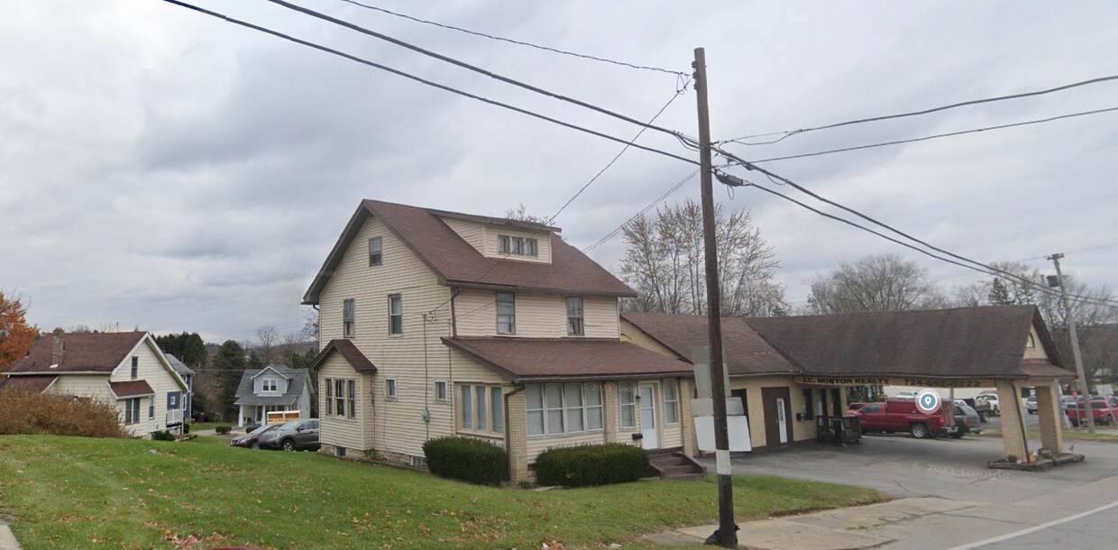 1823 E Washington St, New Castle, PA 16101 House Rental in New Castle