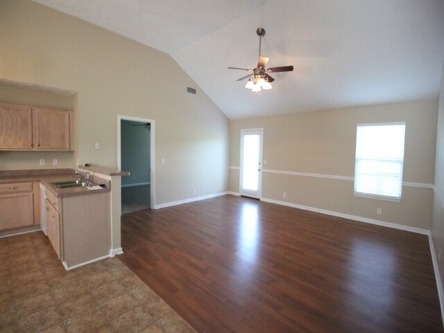Building Photo - 1234 Mac Duff Dr