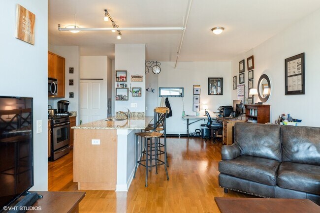 Building Photo - 511 W Division St