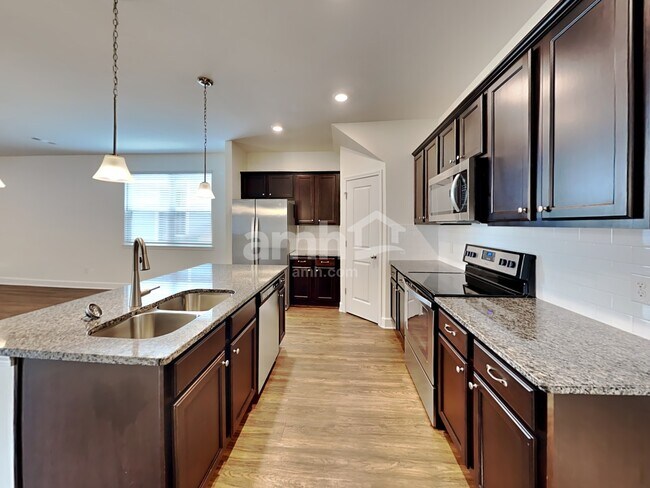 Building Photo - 6013 Trailwater Dr