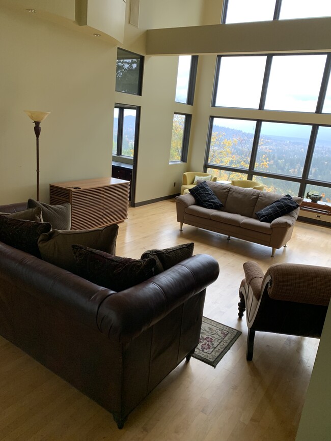 Building Photo - 45 Nansen Summit