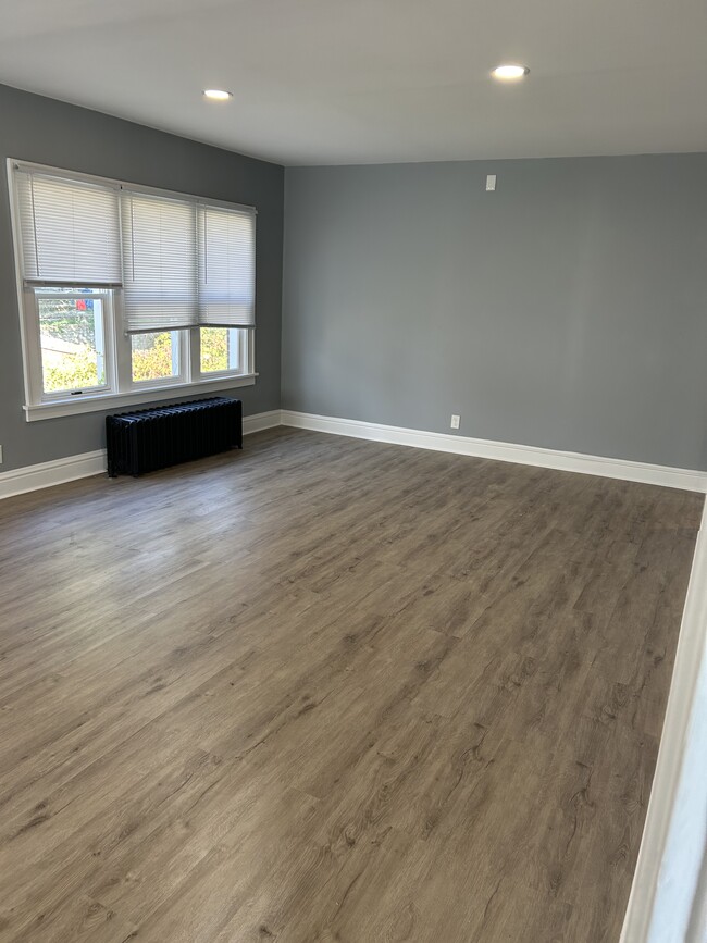 Living Room/Dining Room combo - 419 Campbell St