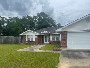 Building Photo - 2018 Hickory Dr