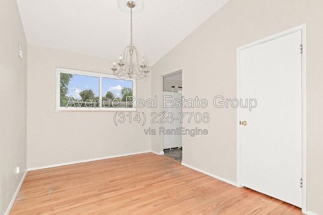Building Photo - 9534 Grandview Dr