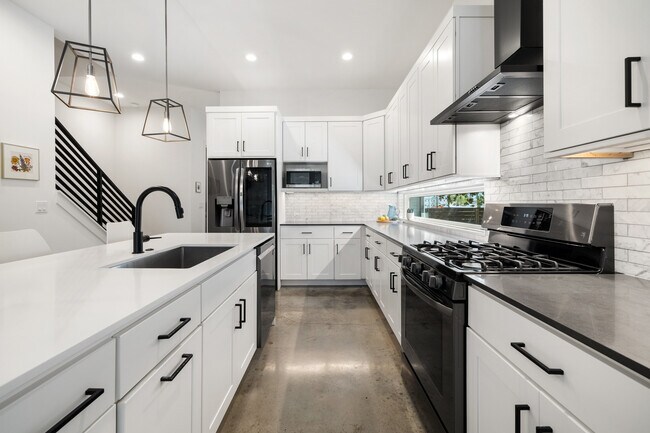 Foto del edificio - 6200 Hickman Ave