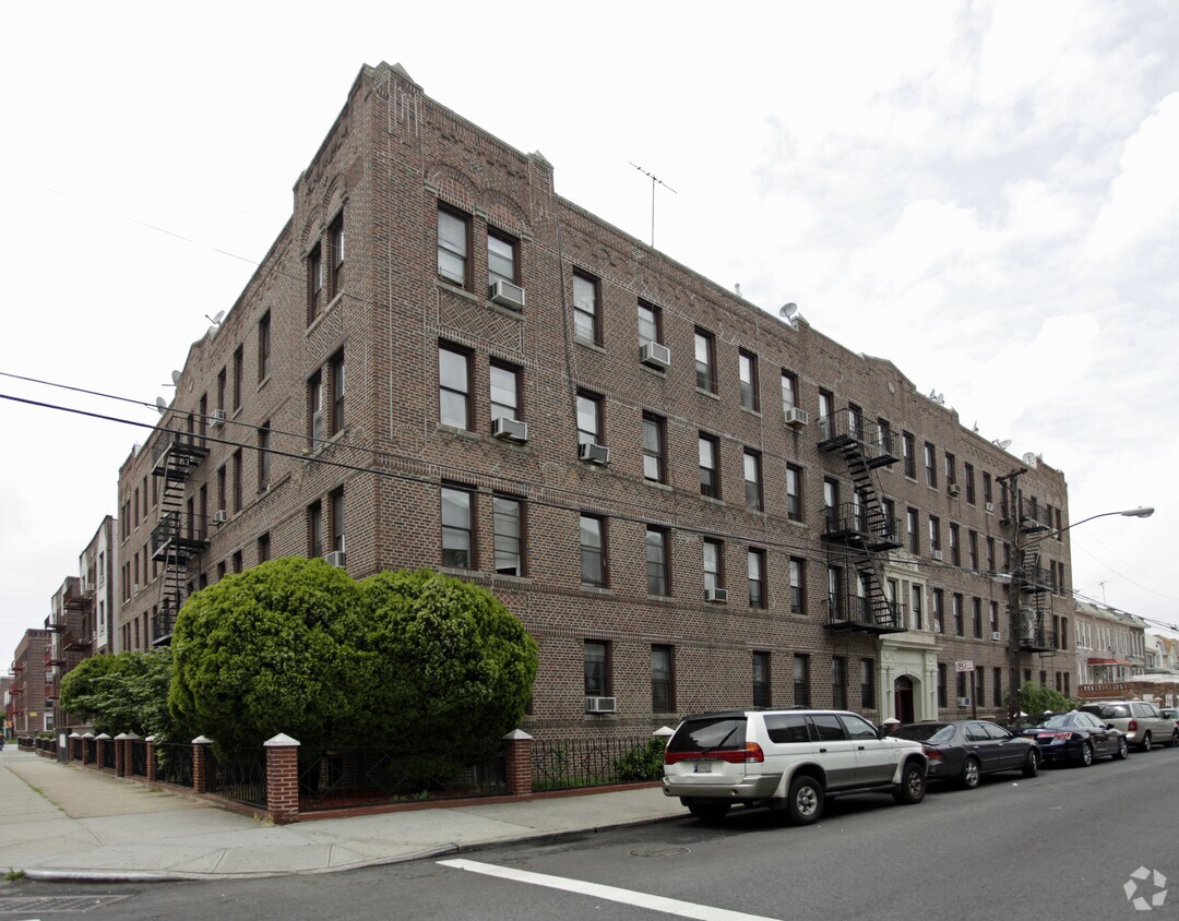 Primary Photo - 1674 W 5th St