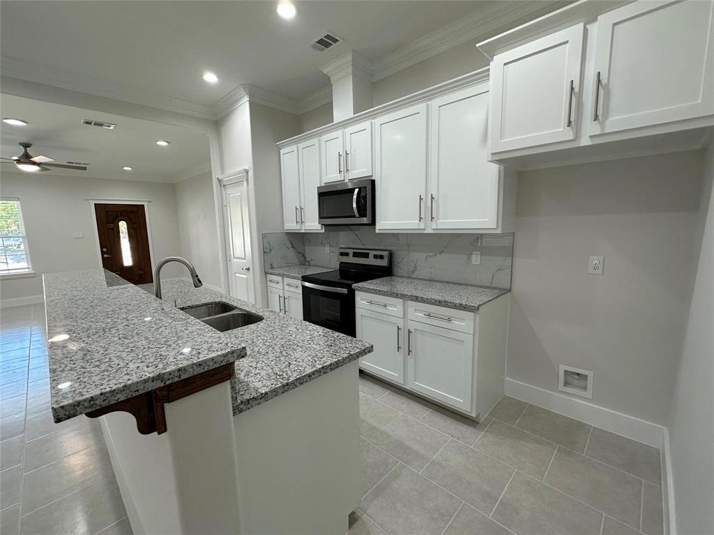 Building Photo - 1209 Elm St