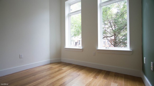 Foto del edificio - 17-30 Greene Ave