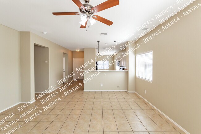 Foto del edificio - $400 off Move in! Beautiful 3 bedroom +Den...