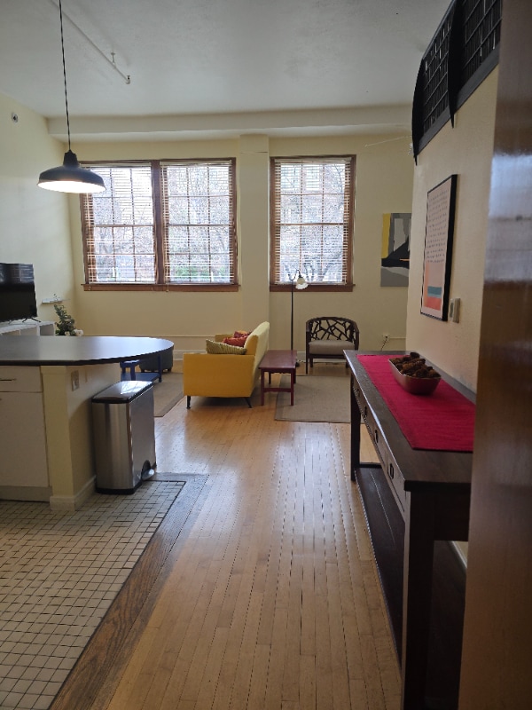 Building Photo - 100 Broadway Blvd NE